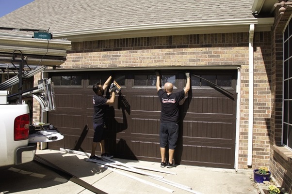 What are the Signs to Repair Your Garage Door?