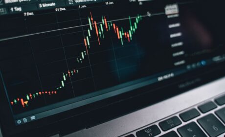 Why Every Forex Trader Needs a Reliable Android Trading App