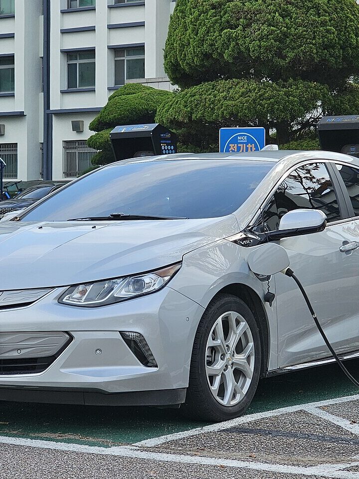 Extended-Range EVs: The Smart Solution to India’s Charging Woes