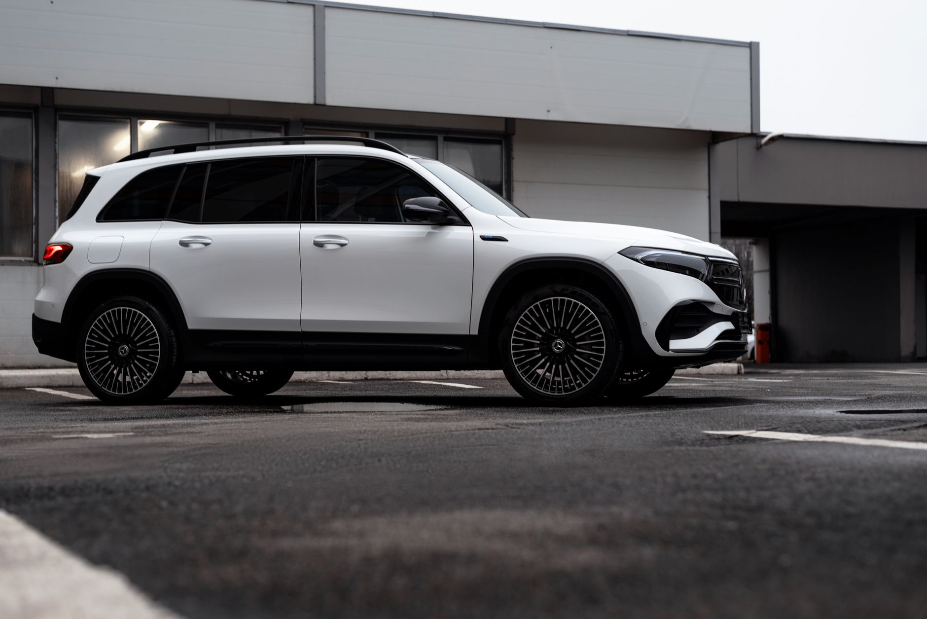mid-size SUVs 2027